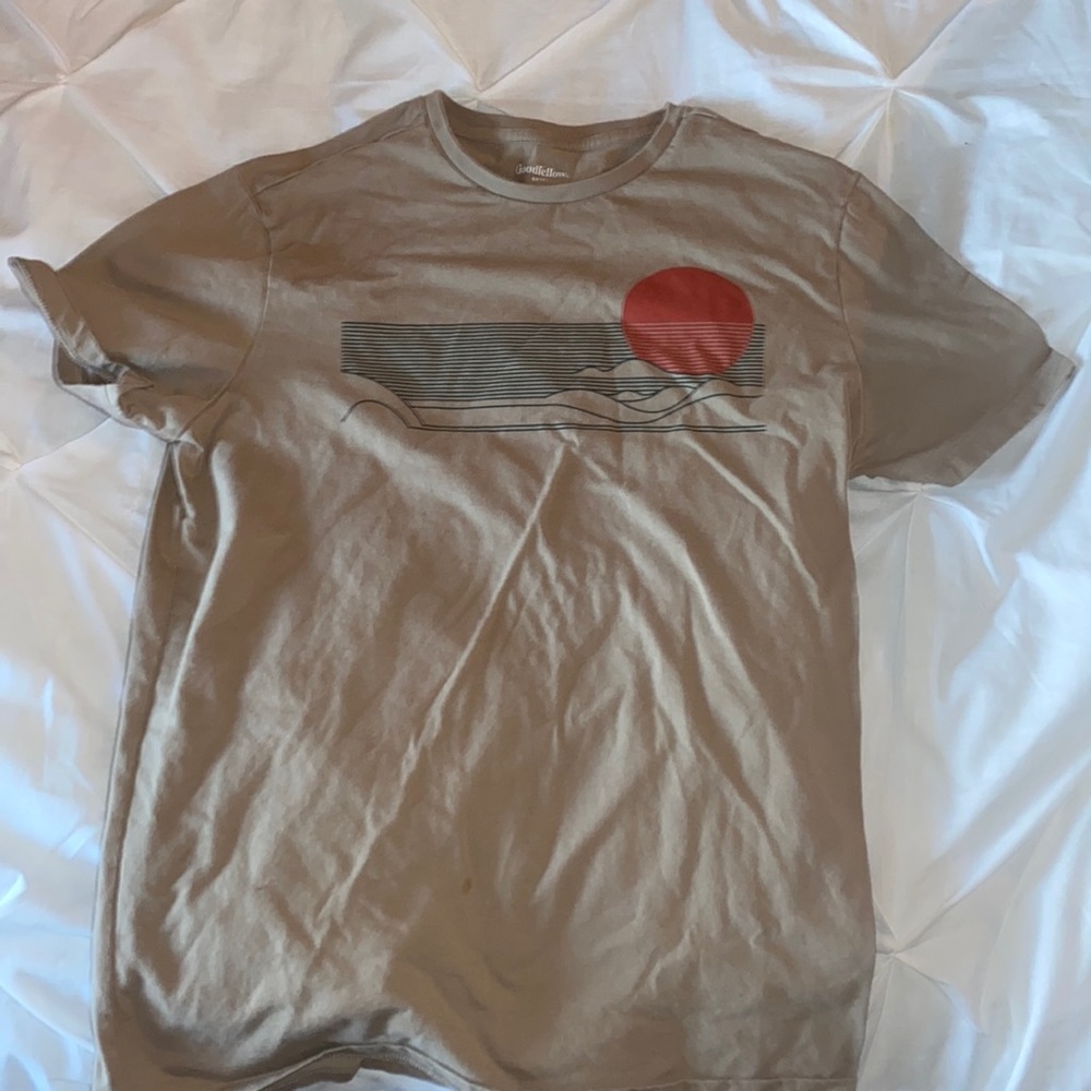 brown graphic tee